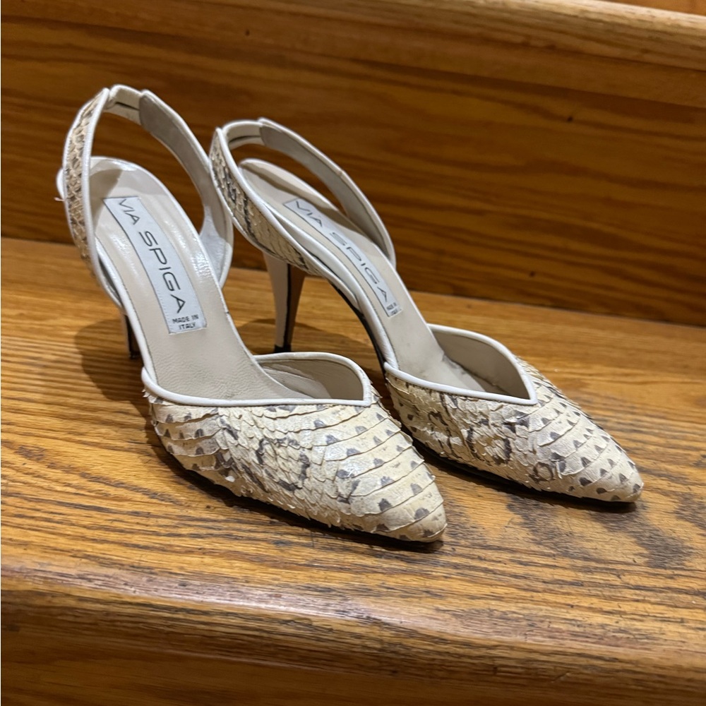 Via Spiga Cream Women's pointed toe Heels